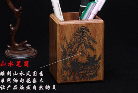 花梨木方笔筒 雕刻中国水墨山水画红木笔筒