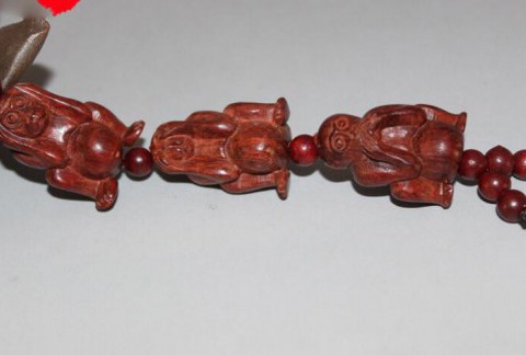 印度小叶紫檀三步猴手把件 雕刻摆件 木质手把件