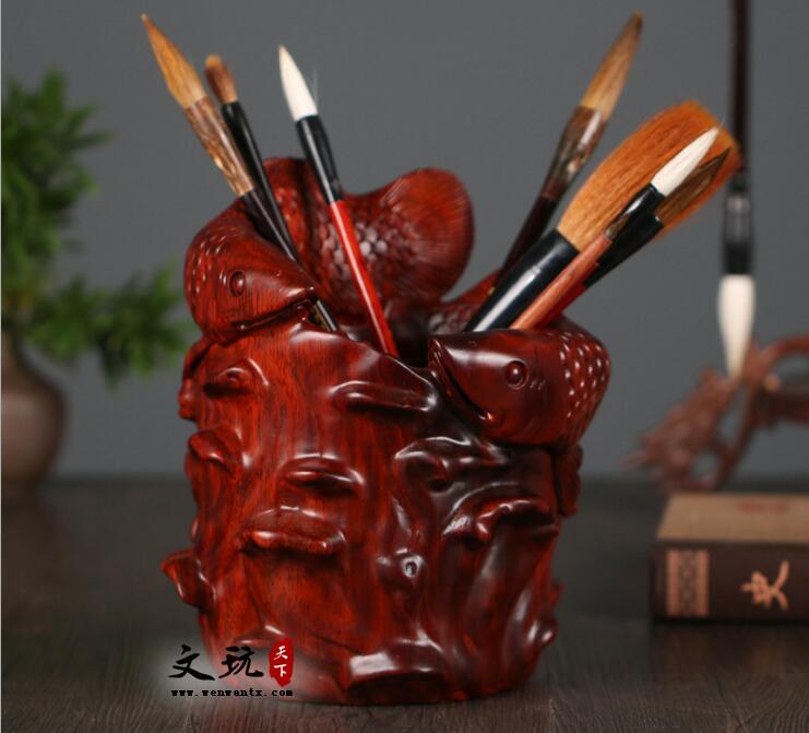 鱼戏创意笔筒红木雕刻原木复古桌面笔架收纳摆件-1
